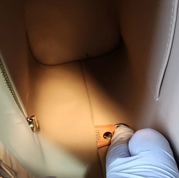 Authentic Louis Vuitton Vernis Monogram Yellow Houston Tote Approx13x9.8x5.5 - Picture 6 of 7